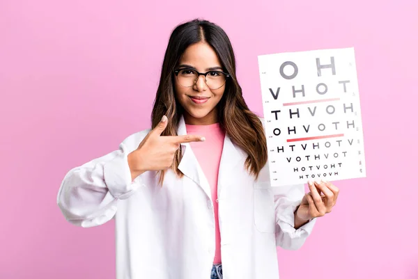 Hispanic Pretty Woman Smiling Cheerfully Feeling Happy Pointing Side Optometry — стоковое фото