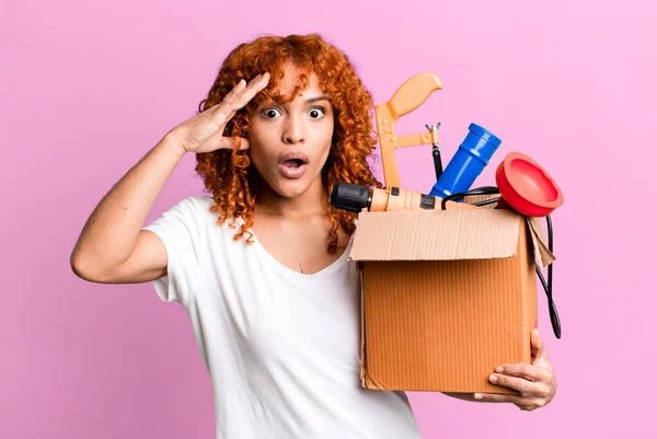 Red Hair Pretty Woman Looking Happy Astonished Surprised Housekeeper Toolbox — Photo