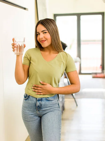 Pretty Latin Woman Water Glass Home — Stockfoto