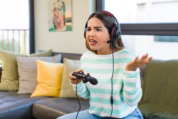 Pretty Latin Woman Playing Headset Controller Gamer Concept — Stock fotografie
