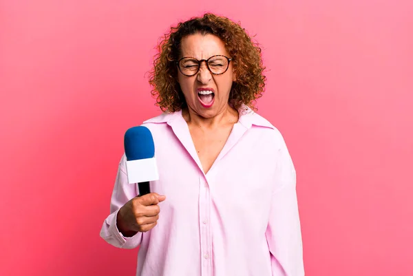 Pretty Middle Age Woman Shouting Aggressively Looking Very Angry Presenter — Stock Photo, Image