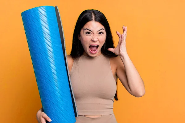 Hispanic Pretty Woman Screaming Hands Air Yoga Concept — ストック写真