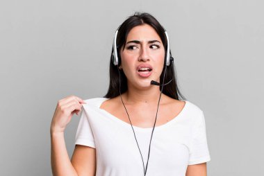 Stresli, endişeli, yorgun ve hayal kırıklığına uğramış hissediyorum. tele pazarlamacı kavramı