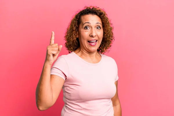 Middle Age Hispanic Woman Feeling Happy Excited Genius Realizing Idea — Stock Photo, Image