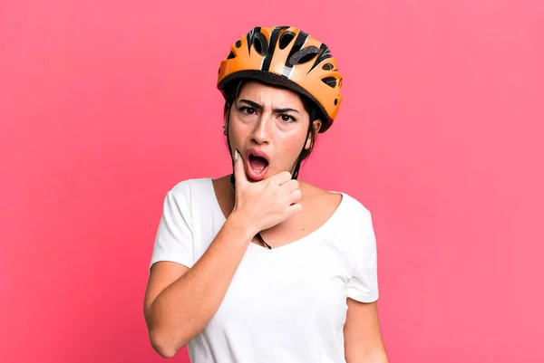 Mouth Eyes Wide Open Hand Chin Bike Helmet Concept — 图库照片