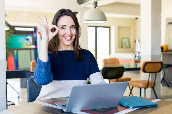 Young Pretty Woman Feeling Happy Showing Approval Okay Gesture Telecommuting — Stock Photo, Image