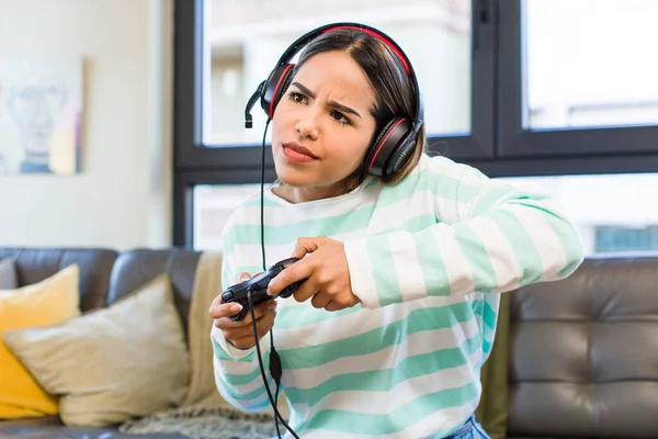 Pretty Latin Woman Playing Headset Controller Gamer Concept — Foto de Stock