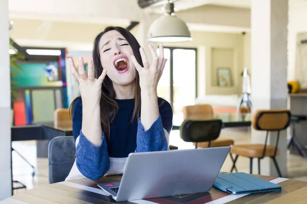 Young Pretty Woman Looking Desperate Frustrated Stressed Telecommuting Concept — Stock Photo, Image