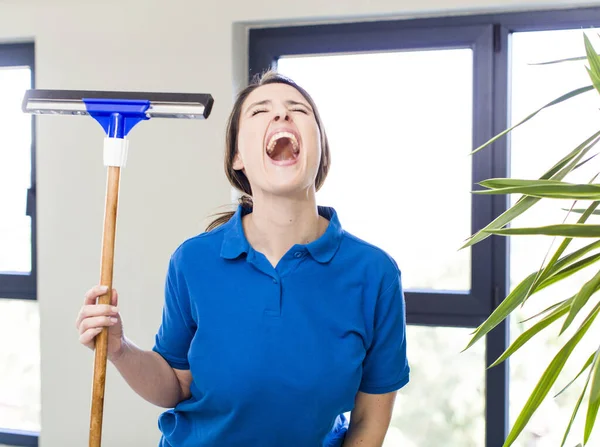 Young Pretty Woman Shouting Aggressively Looking Very Angry Windows Washer — Stockfoto