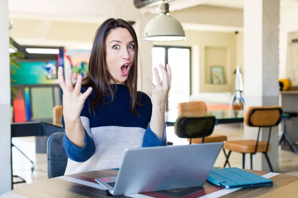 Young Pretty Woman Feeling Extremely Shocked Surprised Telecommuting Concept — Stock Photo, Image