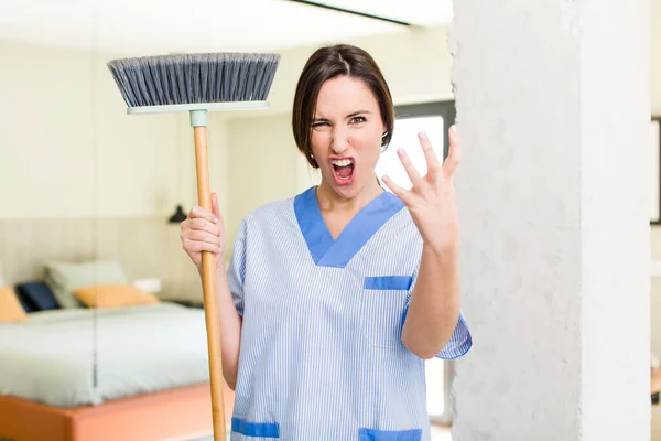 Young Pretty Woman Looking Angry Annoyed Frustrated Housekeeper Concept — Stock Photo, Image