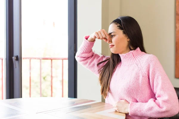 Pretty Caucasian Woman Feeling Disgusted Holding Nose Avoid Smelling Foul — Stock Photo, Image