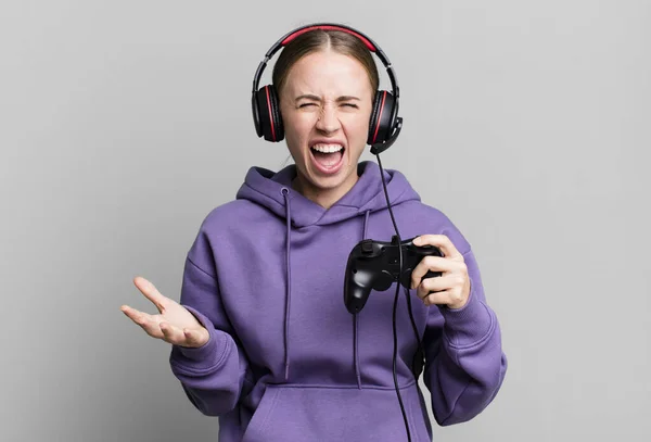 Caucasian Pretty Woman Looking Angry Annoyed Frustrated Gamer Concept — Stockfoto