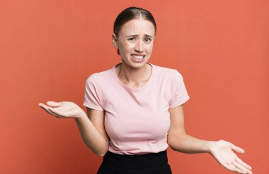 Aptal ve kafası karışık hissediyorum, hangi seçeneği seçeceğimden emin değilim, merak ediyorum.