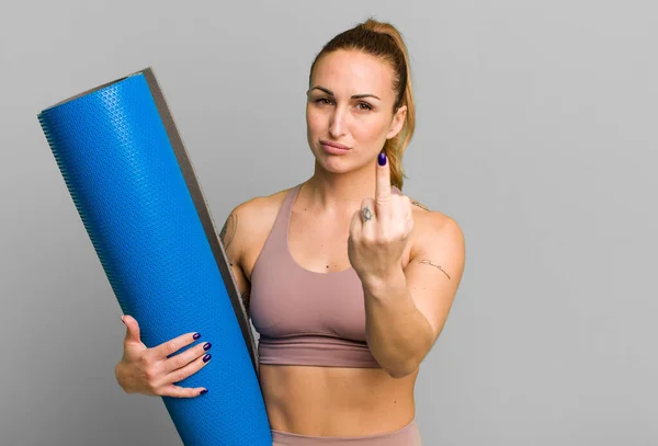 Young Pretty Woman Feeling Angry Annoyed Rebellious Aggressive Fitness Yoga — Stockfoto
