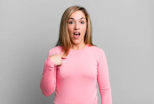 Blonde Adult Woman Looking Shocked Surprised Mouth Wide Open Pointing — Photo