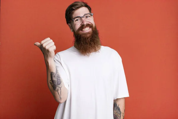Langer Bart Und Rotes Haar Cooler Mann Schlichtem Hemd Und — Stockfoto