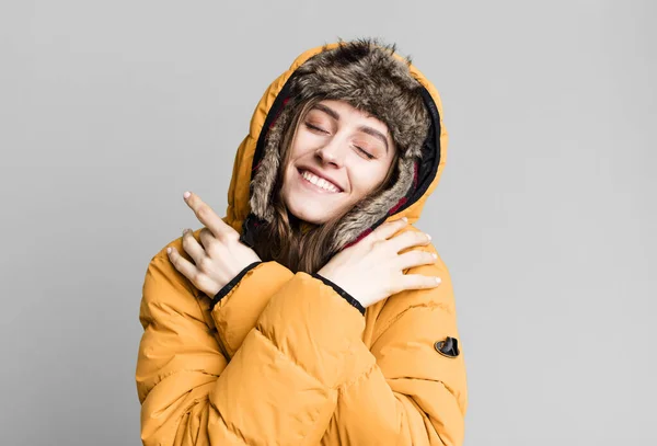 Молода Красива Жінка Зимовим Одягом Холодна Зимова Концепція — стокове фото