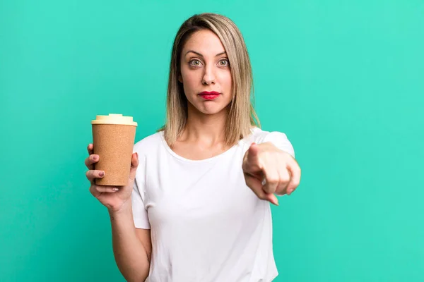 Pretty Blonde Woman Pointing Camera Choosing You Hot Coffee — Stock Photo, Image