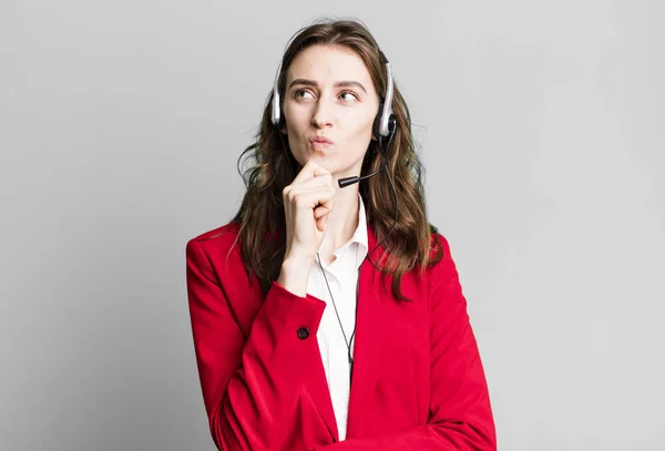 Young Pretty Woman Thinking Feeling Doubtful Confused Telemarketer Concept — Stock Photo, Image
