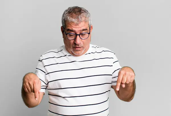 Middle Age Senior Man Open Mouth Pointing Downwards Both Hands — Stock Photo, Image