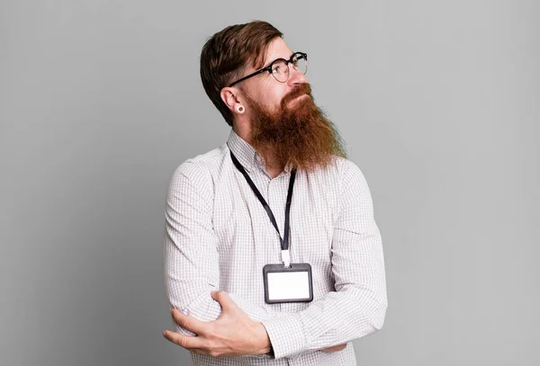 Homem Barba Longa Encolhendo Ombros Sentindo Confuso Incerto Conceito Acreditação — Fotografia de Stock