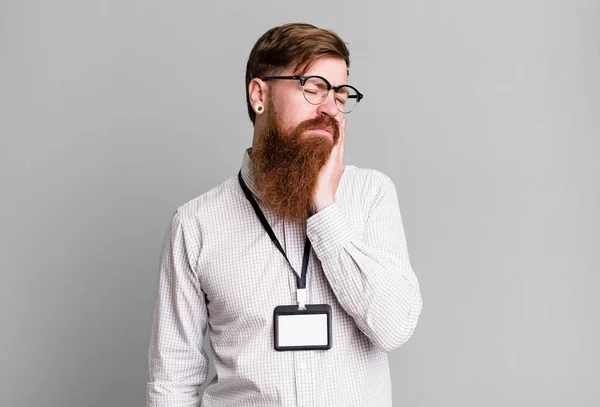 Barba Larga Hombre Sintiéndose Aburrido Frustrado Soñoliento Después Cansancio Concepto — Foto de Stock