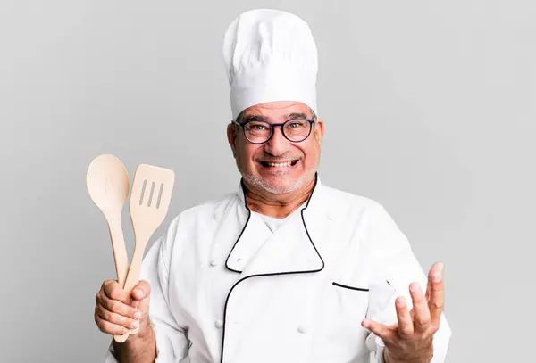 Homem Meia Idade Sênior Olhando Irritado Irritado Frustrado Chef Restaurante — Fotografia de Stock