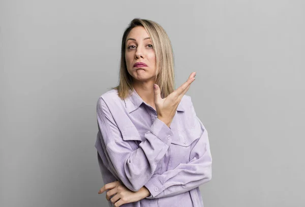 Blonde Adult Woman Feeling Confused Clueless Wondering Doubtful Explanation Thought — Stockfoto