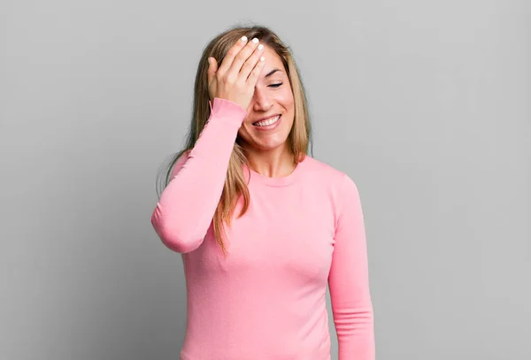 Blonde Adult Woman Laughing Slapping Forehead Saying Doh Forgot Stupid — Stock Photo, Image
