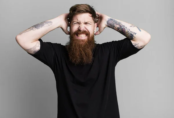 Barba Longa Cabelo Ruivo Homem Sentindo Estressado Ansioso Assustado Com — Fotografia de Stock