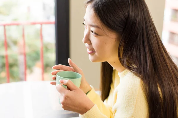 Asian Pretty Woman Coffee Cup Cool Home — Foto Stock