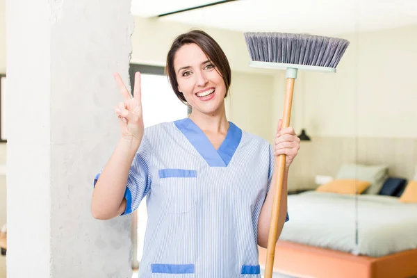 Young Pretty Woman Smiling Looking Friendly Showing Number Two Housekeeper — Foto de Stock