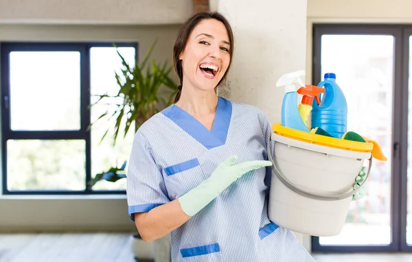 Young Pretty Woman Smiling Cheerfully Feeling Happy Showing Concept Housekeeper — Stockfoto