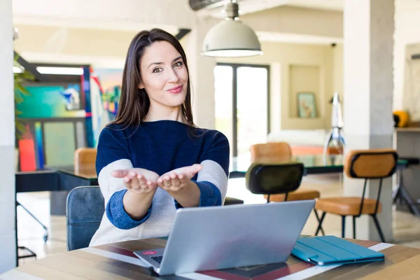 Young Pretty Woman Smiling Happily Friendly Offering Showing Concept Telecommuting — Stockfoto
