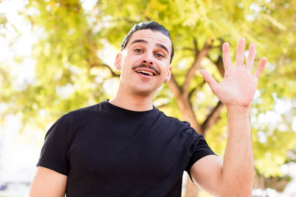Young Cool Man Smiling Happily Cheerfully Waving Hand Welcoming Greeting — Stock Photo, Image