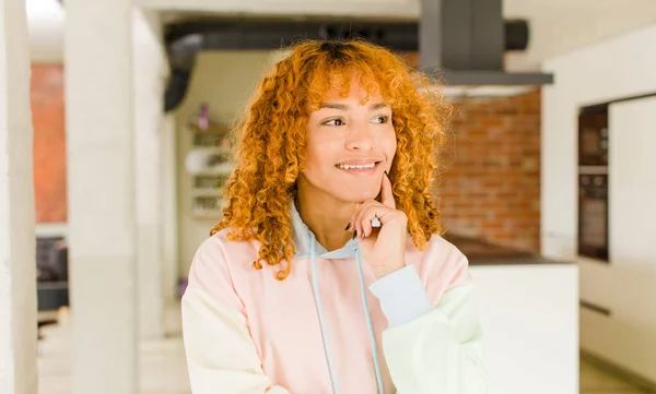 Young Red Hair Latin Pretty Womann New Cool Home — Foto de Stock