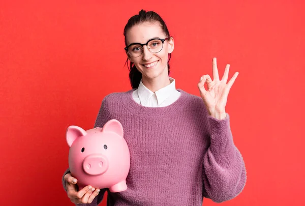 Jovem Bonita Mulher Com Porquinho Banco — Fotografia de Stock