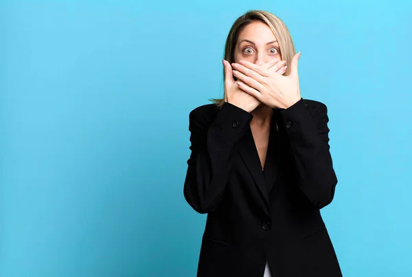 Pretty Blonde Woman Covering Mouth Hands Shocked Businesswoman Concept — Foto Stock