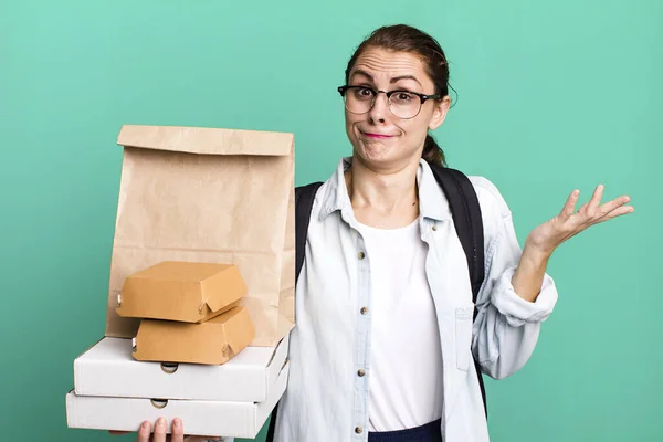 Pretty Hispanic Woman Feeling Puzzled Confused Doubting Delivery Fast Food — Stock Photo, Image