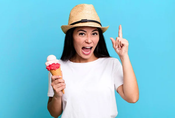 Hispanic Pretty Woman Feeling Happy Excited Genius Realizing Idea Ice — Foto Stock