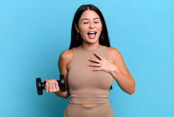 Hispanic Pretty Woman Laughing Out Loud Some Hilarious Joke Fitness — Stock Photo, Image