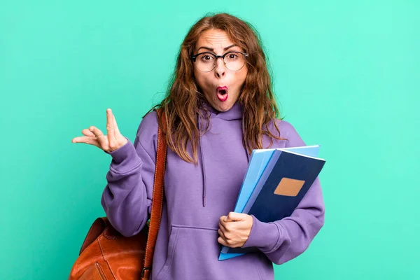Hispanic Pretty Woman Looking Surprised Shocked Jaw Dropped Holding Object — Foto Stock