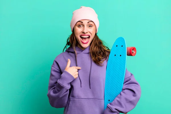 Hispanic Pretty Woman Feeling Happy Pointing Self Excited Skate Boarding — Stock fotografie