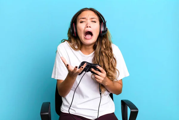 Hispanic Pretty Woman Looking Desperate Frustrated Stressed Gamer Concept — Foto Stock