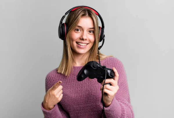 Young Pretty Gamer Woman Headset Controller —  Fotos de Stock