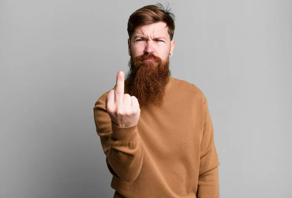 Langer Bart Und Rotes Haar Mann Fühlt Sich Wütend Genervt — Stockfoto