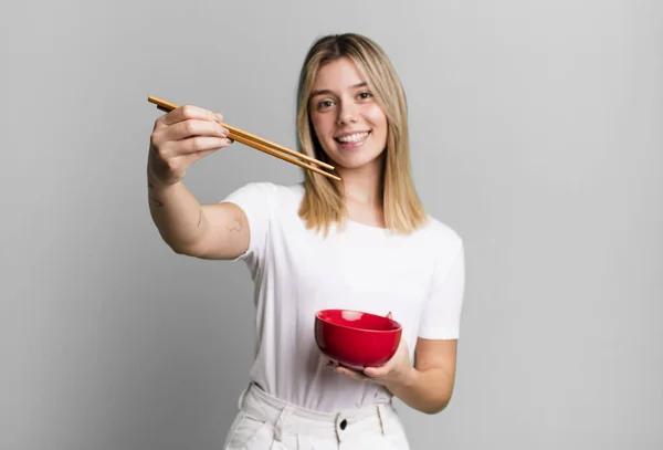 Young Pretty Woman Japanese Noodles Ramen Bolw — Stock Photo, Image
