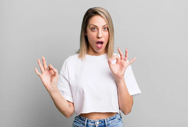 Blonde Adult Woman Feeling Shocked Amazed Surprised Showing Approval Making — Stockfoto