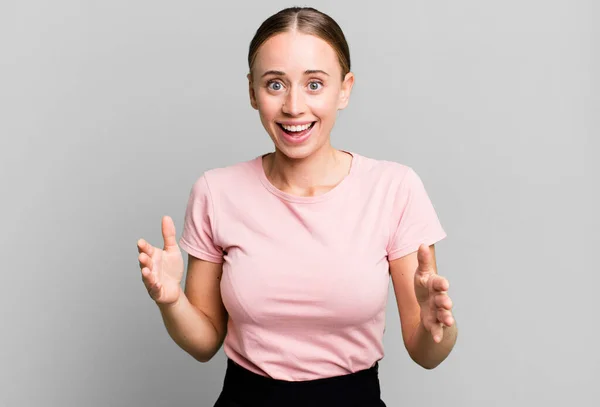 Känner Dig Lycklig Förvånad Lycklig Och Överraskad Som Att Säga — Stockfoto
